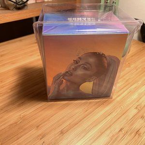 Ariana Grande "Cloud" perfume